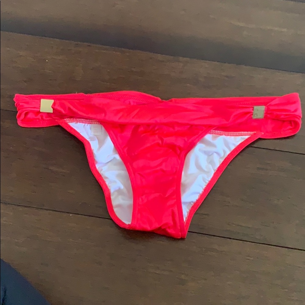 Bikini bottom cheeky